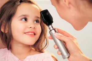 Ребенок часто моргает глазами: причины